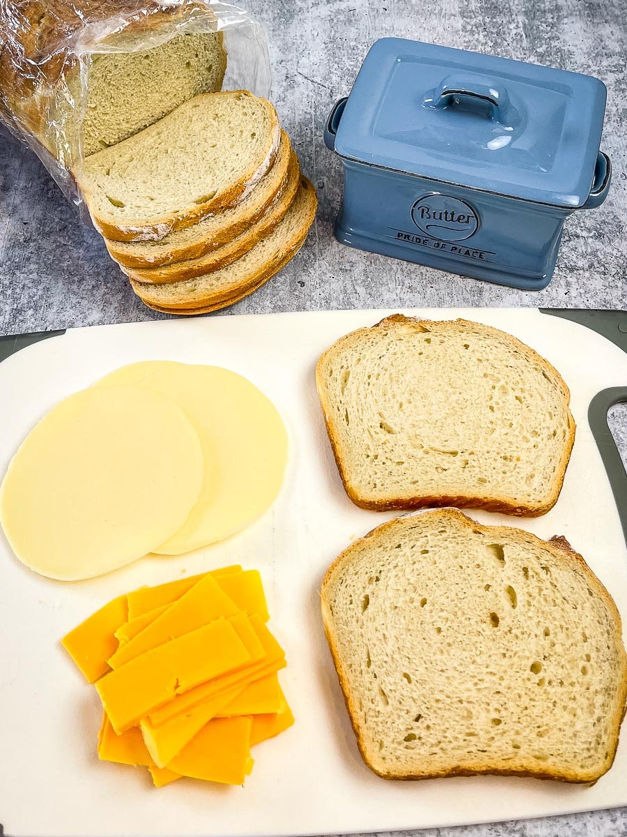 Ingredients for cheese sandwich.
