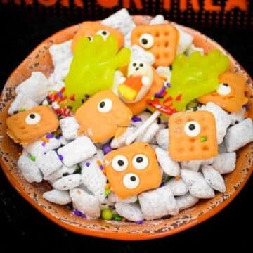 Featured image for halloween snack mix.