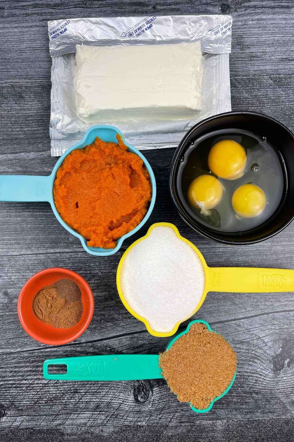 Ingredients for pumpkin dessert.