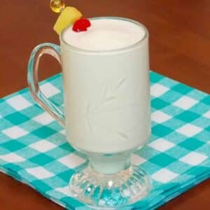 Featured image for pina colada smoothie.