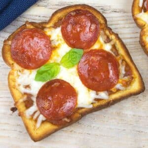 Featured image for pizza toast.