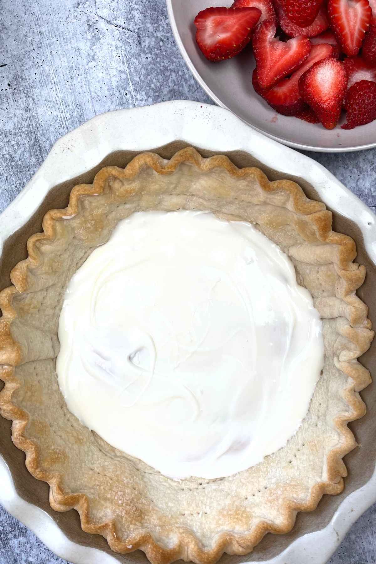 White chocolate spread in the bottom of the baked pie crust.