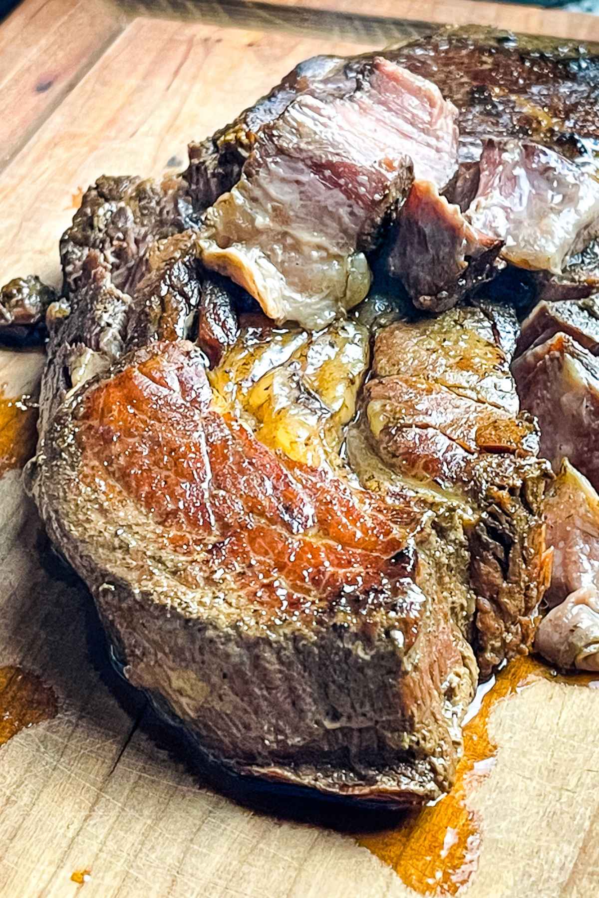 Cooked chuck roast on cutting board.